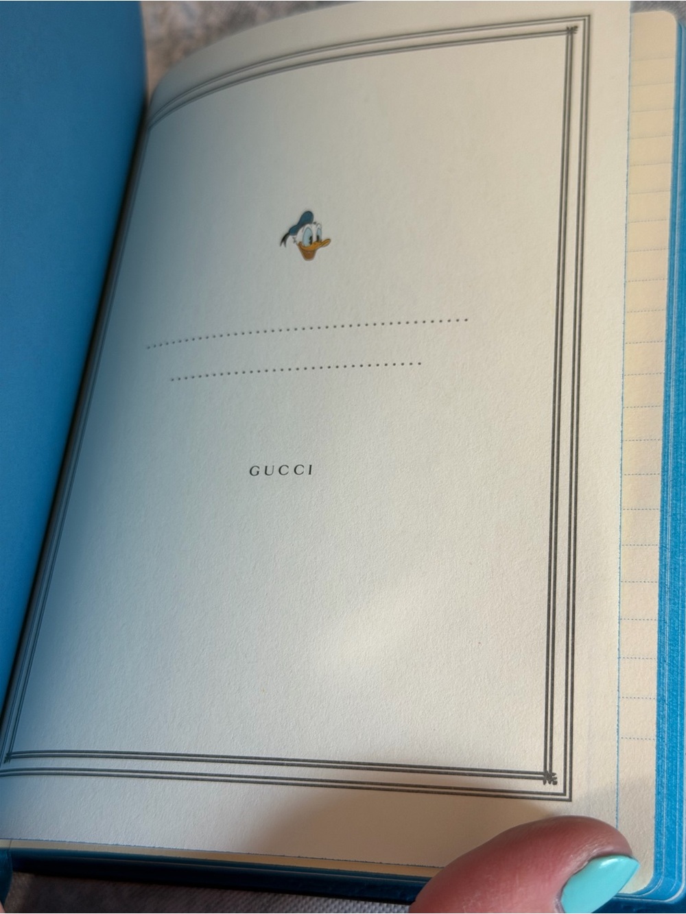 Gucci x Disney GG Supreme Donald Duck notebook - Picture 10 of 14